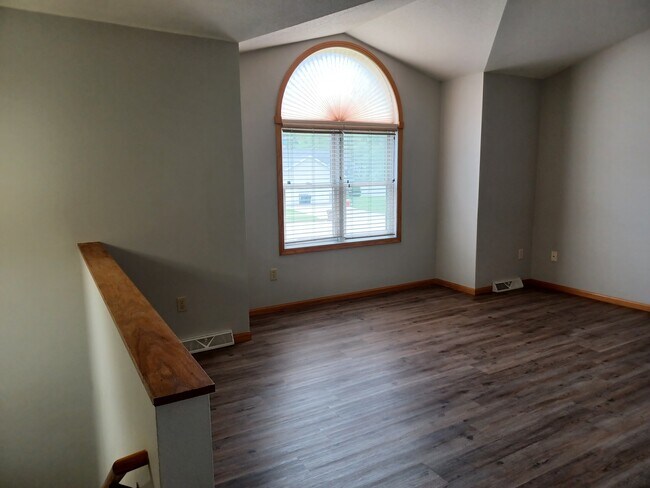 Building Photo - 130 Rhyme St