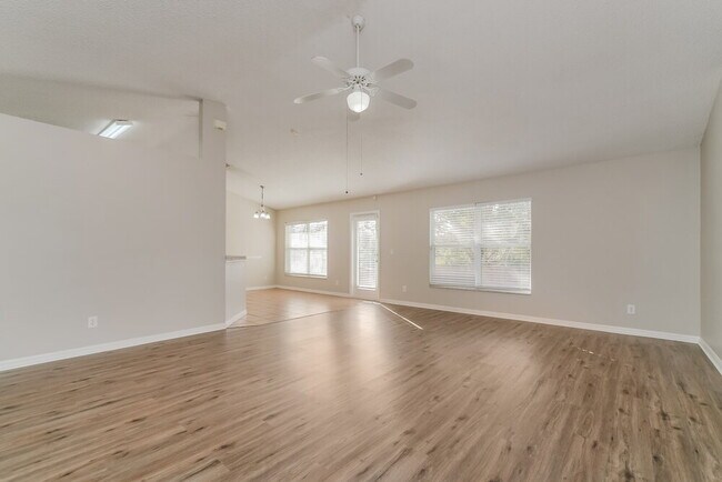 Building Photo - 214 Pleasant Hill Dr