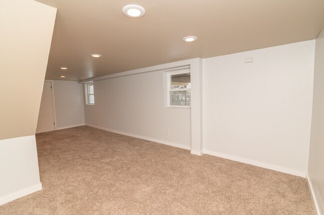 Building Photo - 2113 Melody Dr