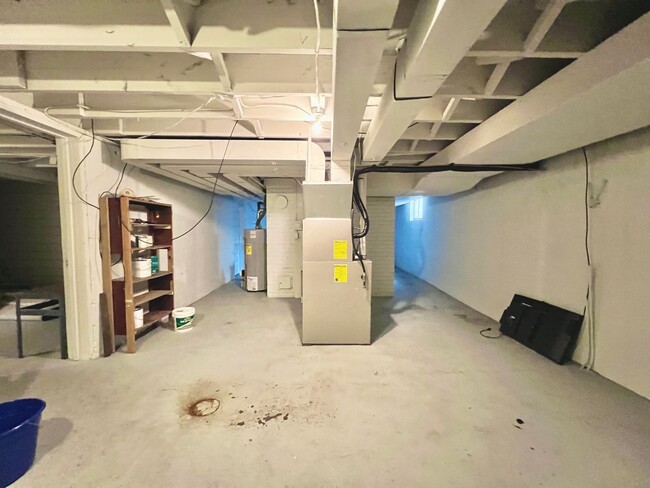 Building Photo - The Ideal TC Downtown Retreat