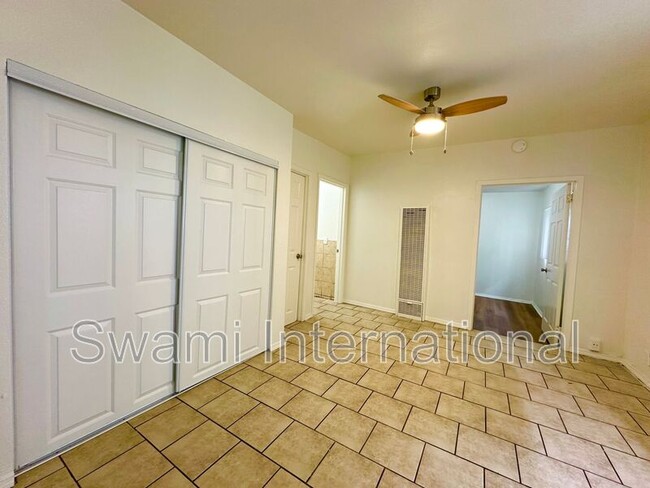 Building Photo - 1733 1/2 E. 63rd St.