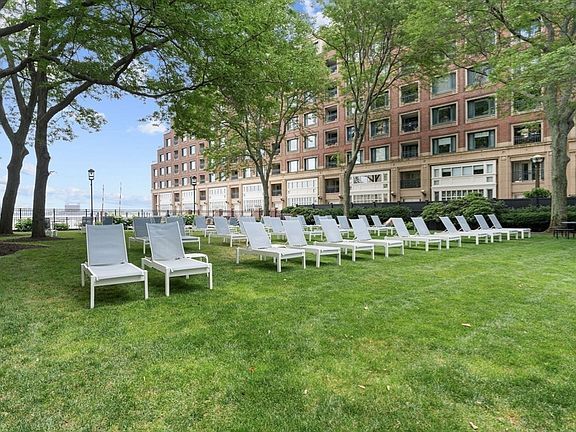 Building Photo - 85 E India Row