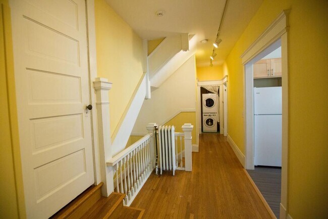 Building Photo - Dubois Apartments - 2 bedrooms