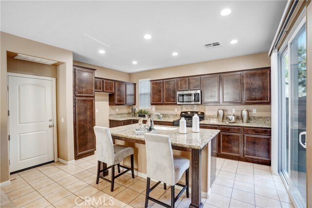 Building Photo - 45950 Daviana Way