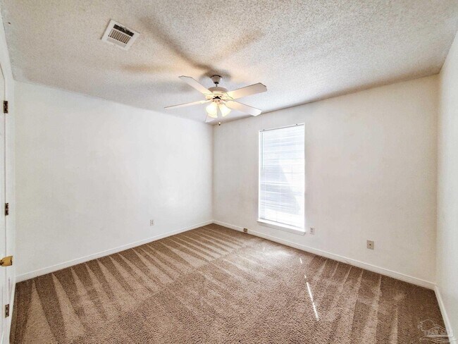 Building Photo - 412 Bay Oaks Dr