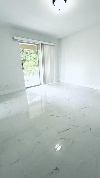 Building Photo - 1825 Palm Cove Blvd