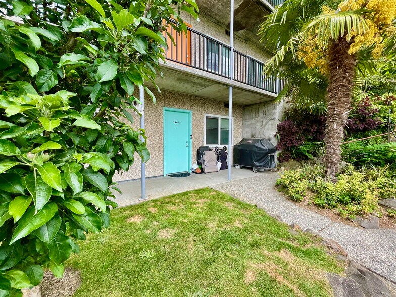 Building Photo - 2801 14th Ave W