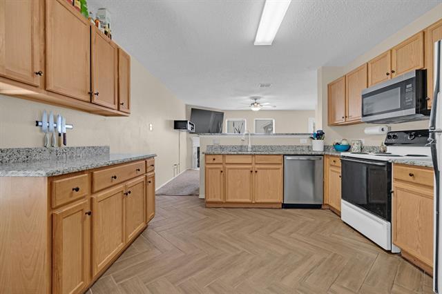 Building Photo - 4901 Parkview Hills Ln