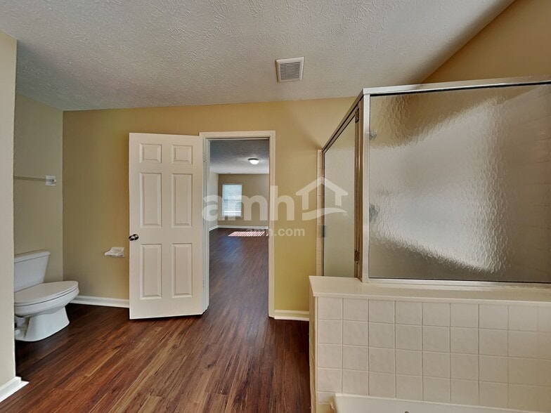 Building Photo - 16938 Cedar Creek Ln