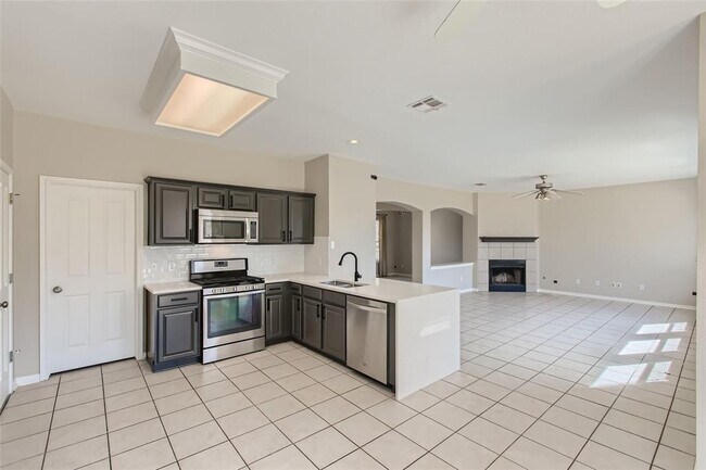 Building Photo - 1001 Shadow Valley Cove