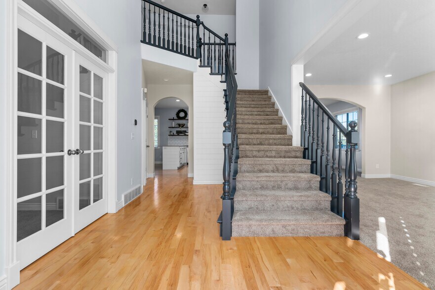Front Entrance - 1807 Skyline Dr