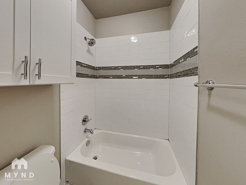 Building Photo - 2805 Lindale Dr