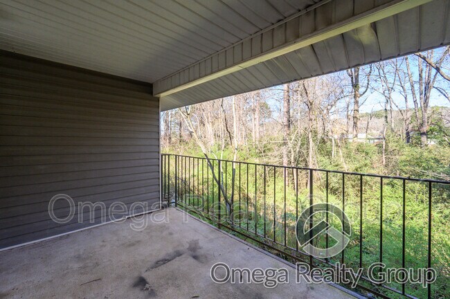 Building Photo - 1600 14th Ave E