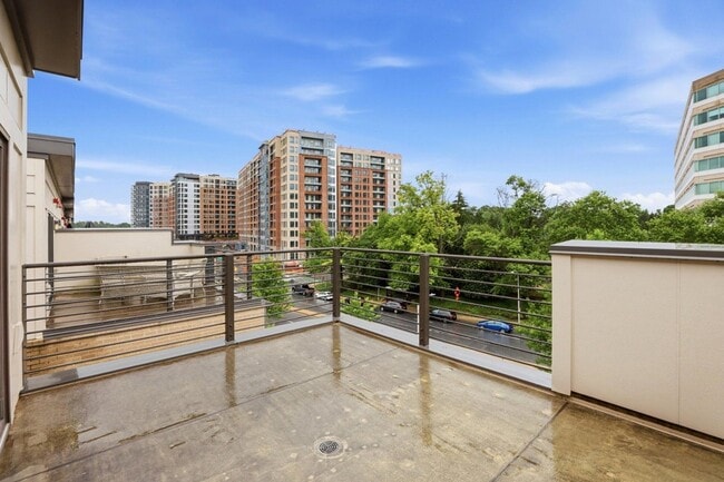 Building Photo - 6924 Rockledge Dr