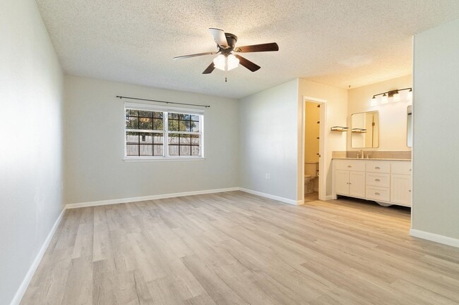 Building Photo - Great Cul-De-Sac Location in Fort Walton B...