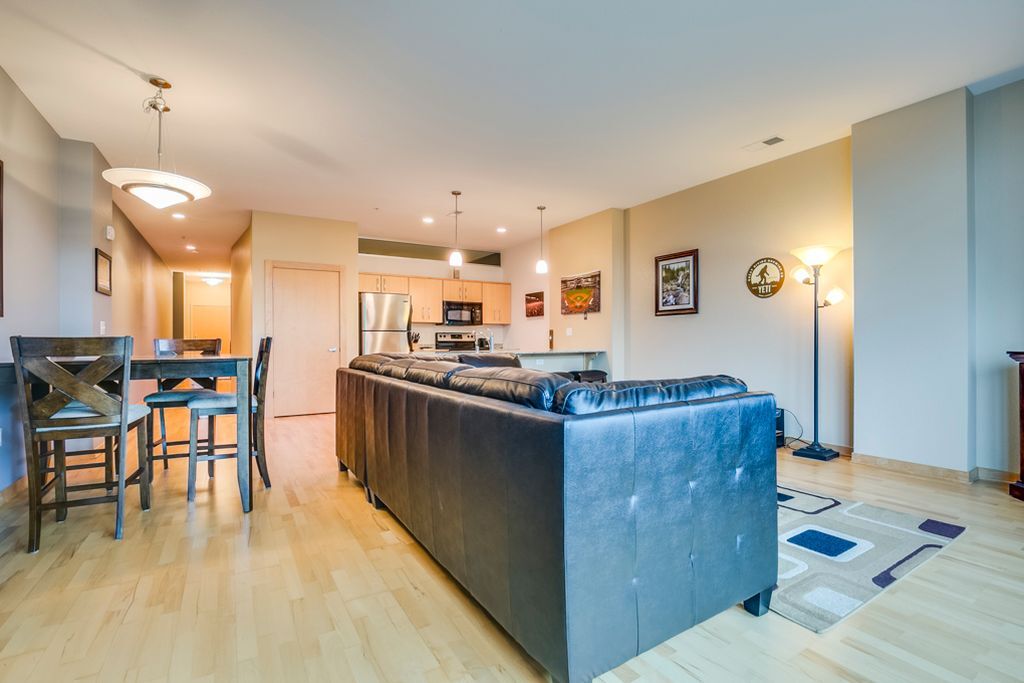 Living room - 2 - 601 E Ogden Ave