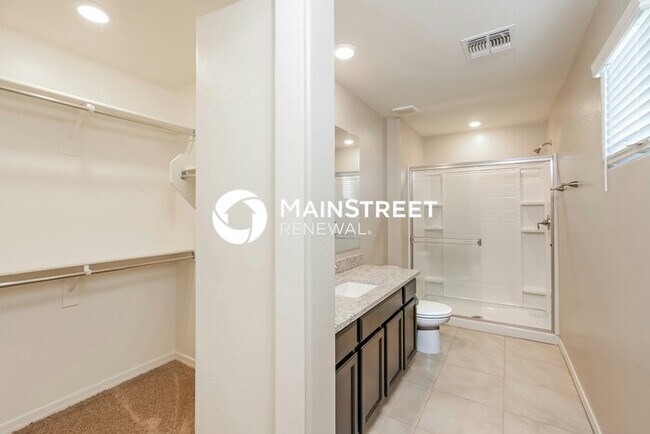 Building Photo - 4 Bedroom Pet-Friendly Home in Phoenix, AZ...