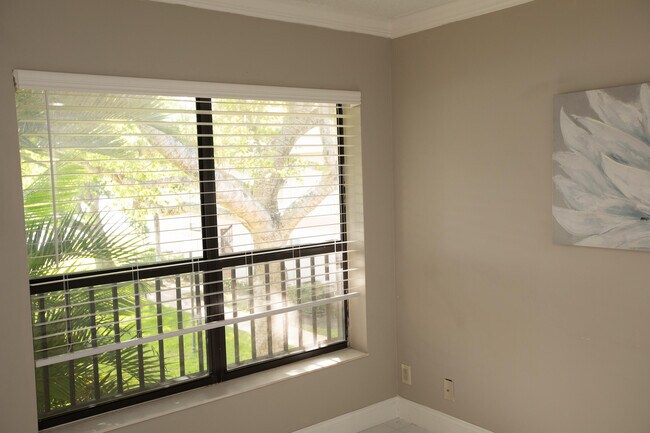 Building Photo - 2738 Carambola Cir S