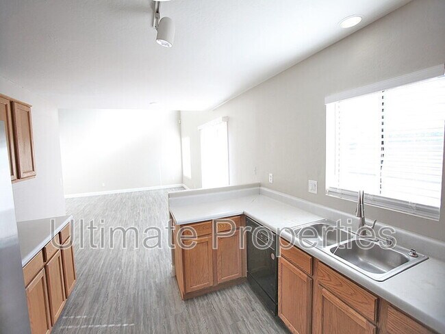 Building Photo - 12301 W Columbine Dr