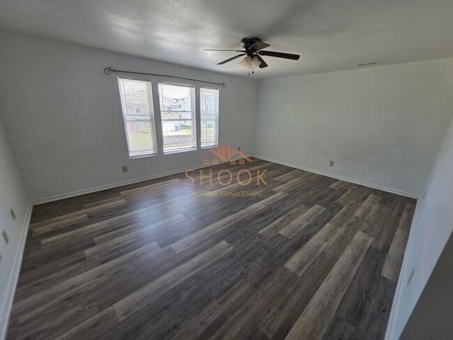 Building Photo - SOUTH SIDE LARGE 3 BR HOME