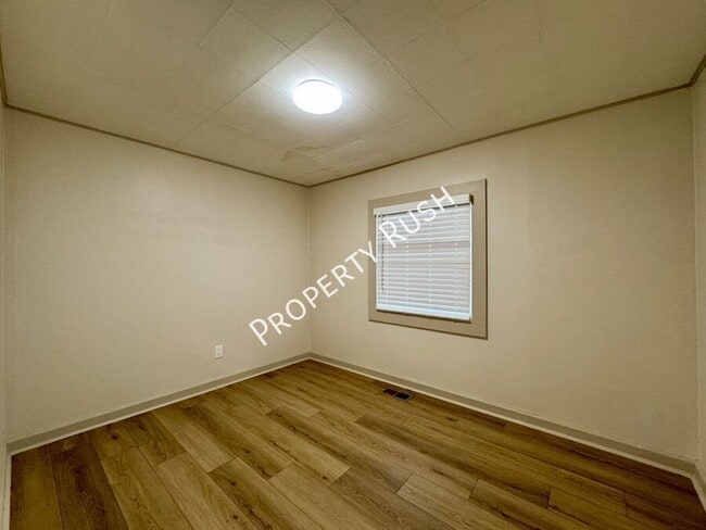 Building Photo - 975 Beason Dr