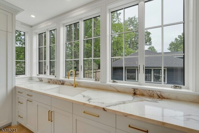 Building Photo - 82 Watchung Ave