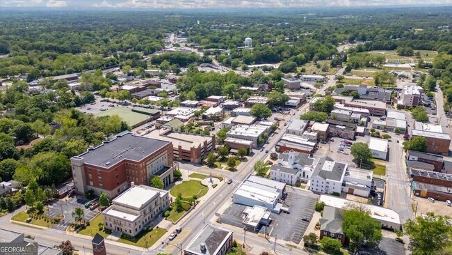 Building Photo - 541 N White St