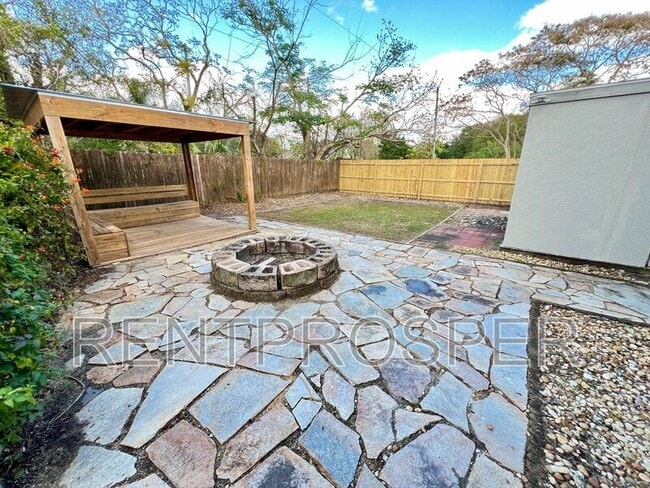 Building Photo - 10467 Riva Ridge Trail