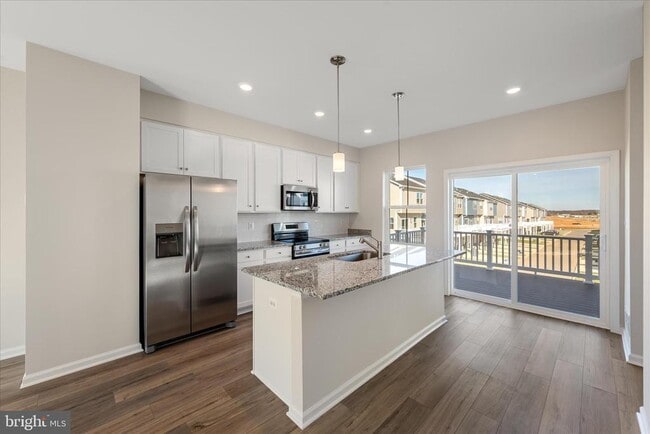 Building Photo - 409 18th Ave