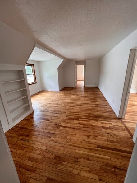 Building Photo - 21 Pearl St