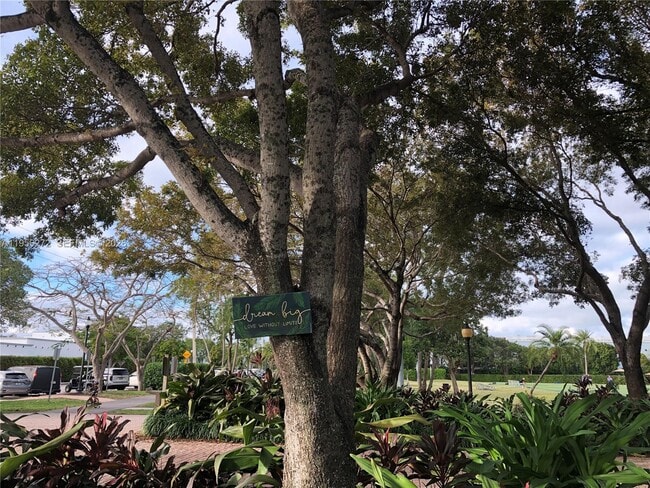 Building Photo - 255 Sunrise Dr