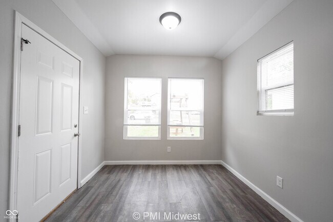 Building Photo - 955 N Traub Ave