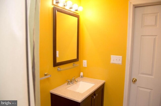 Building Photo - 211 Silverbell Ct