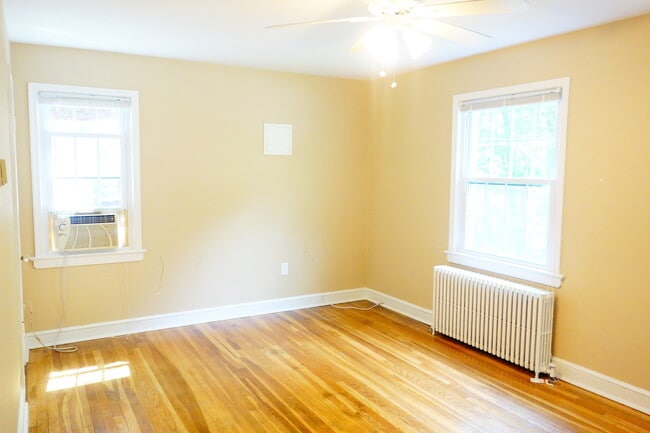 Building Photo - 8409 Greenwood Ave