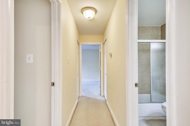 Building Photo - 1952 Kennedy Dr