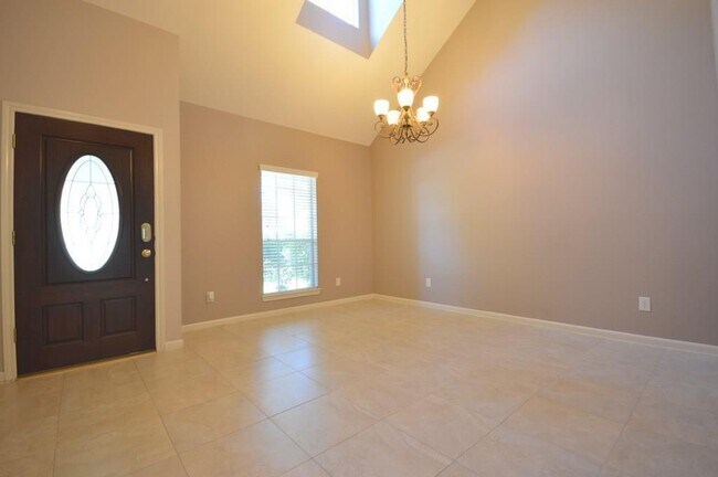 Building Photo - 15603 Tarpon Springs Ct