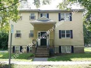 Building Photo - 702 Thomson St