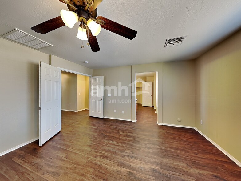 Building Photo - 7006 W Irwin Ave