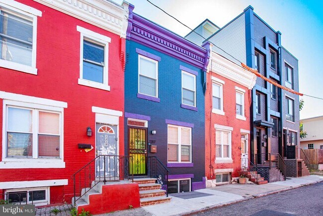 Building Photo - 1317 N Myrtlewood St