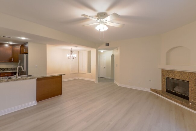 Building Photo - Guard Gated Summerlin 2 Bed Condo