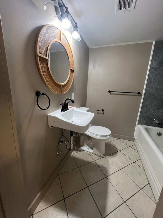 Building Photo - 20 E 15th Ave