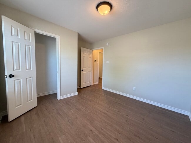 Building Photo - 5203 Graceland Dr