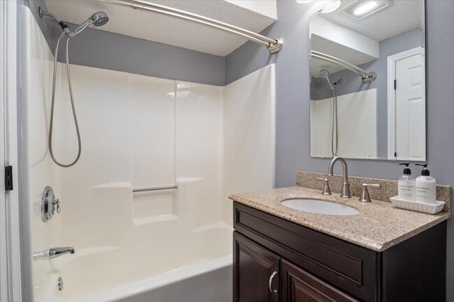 Building Photo - 5 Aspen Ln