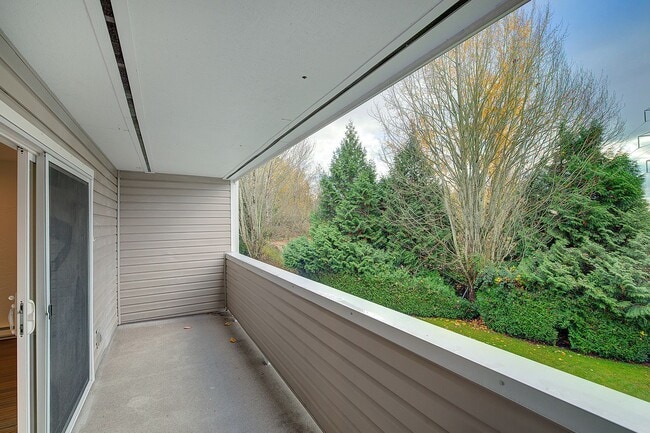 Building Photo - 2bd/1ba Kirkland Condo