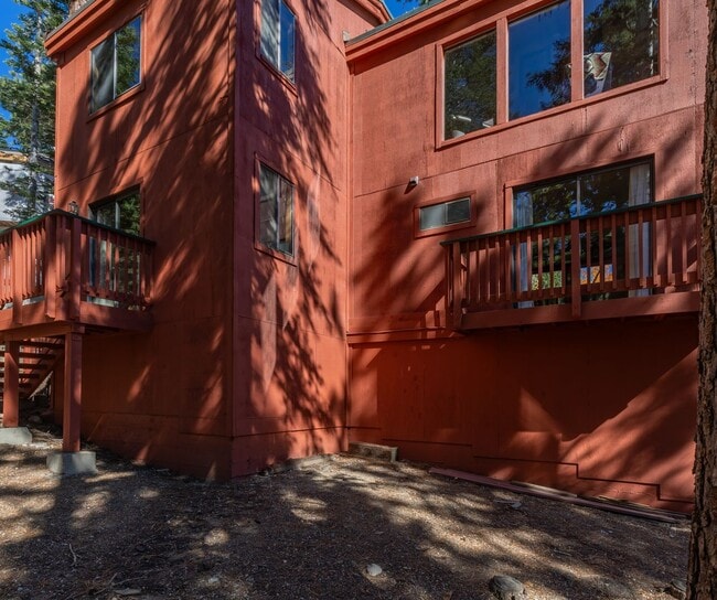 Building Photo - 91 St Moritz Rd