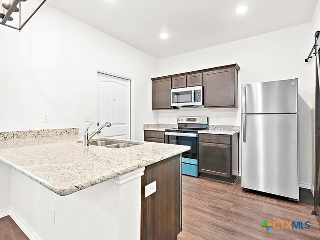 Building Photo - 5110 Rose Gdn Lp