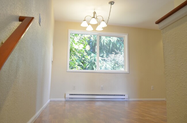 Building Photo - Hardwood floor townhome/water,sewer,garbag...