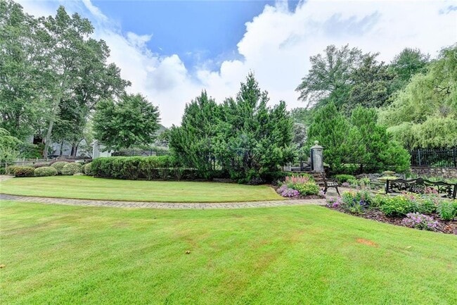 Building Photo - 2611 Briers N Dr