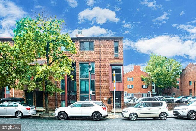 Building Photo - 906 Locust St