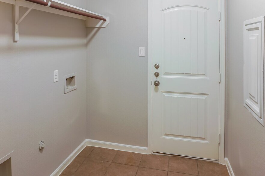 Building Photo - 8751 Sunrise Canter Dr